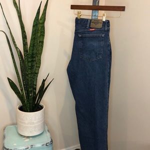 Wrangler medium wash straight leg hi rise jeans 36